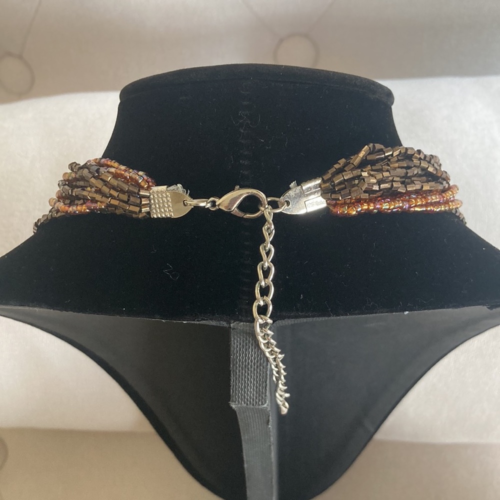 Beautiful Shell Necklace - Picture 3 of 4